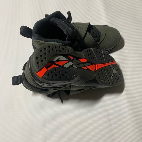 Size 5 Youth- Air Jordan 8 Retro Take Flight - Picture 3 of 3